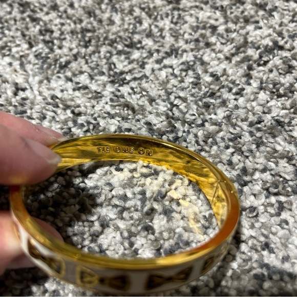 Kate Spade - Tie One On - Gold Tone Bangle Bracelet - Picture 4 of 9